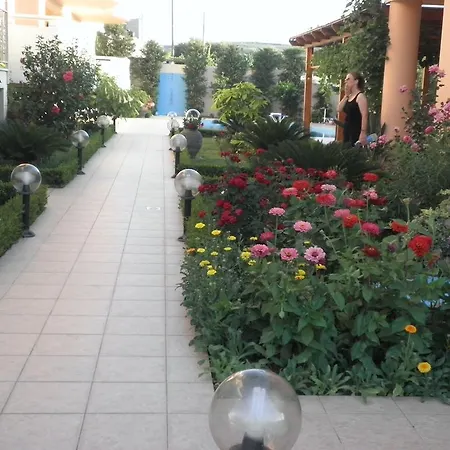 فندق Golden Rose 3*